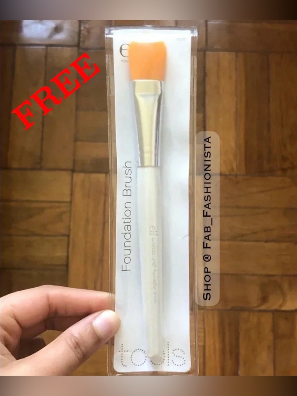 🎁 Foundation brush by ELF